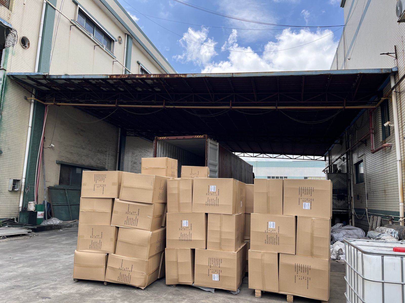 Outbound dock for fast dispatch
