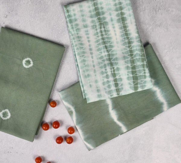 Tie-dye green cotton kitchen towel with unique pattern (4) Green tie-dye kitchen towels and tomatoes
