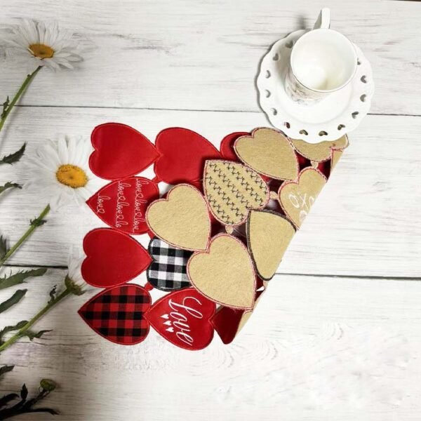Valentine’s Day heart appliqué embroidered placemat (2) Valentine’s Day heart appliqué embroidered placemat