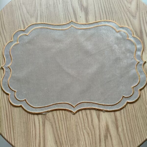 velvet embroidered placemat beige round (2) Beige velvet embroidered placemat with cutwork