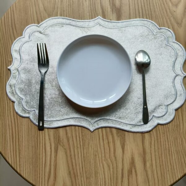 velvet embroidered placemat beige round (6) Beige velvet embroidered placemat with cutwork