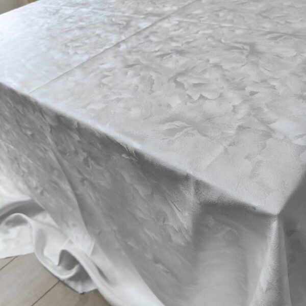 embossed jacquard tablecloth (4) White Embossed Jacquard Tablecloth Artistic Style | TC-B086