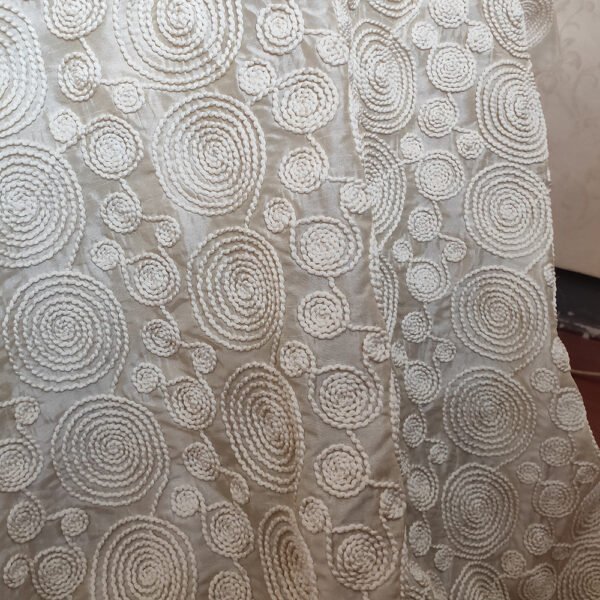 ivory embroidered tablecloth (5) Ivory Spiral Embroidered Tulle Tablecloth for Modern Luxury Events – ER042