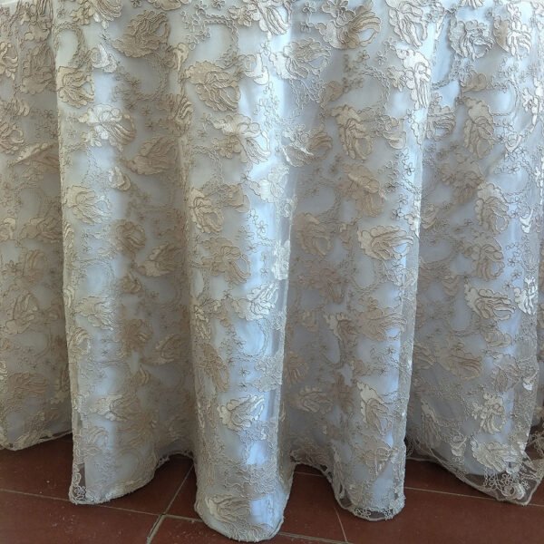 ivory rose tablecloth (1) Ivory Rose Cluster Embroidered Tulle Tablecloth for French Banquet – ER040