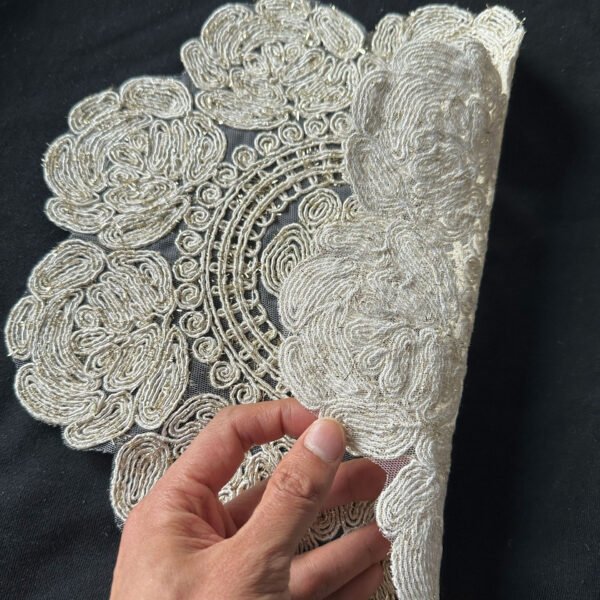 RED MAPLE Rose Embroidered Round Placemats Set of 4, Floral Lace Mesh Table Mats for Dining Table, Vase, Tea Cup, Coffee Table Decor, 15 Inch